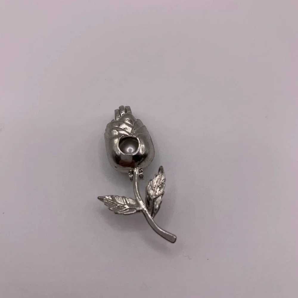 🖤 Silver plated rose cage with faux pearl charm  pendant